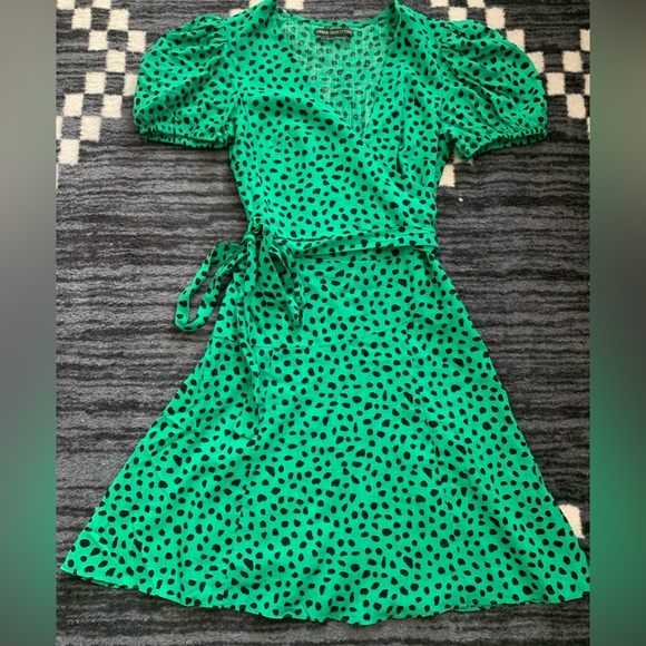 Urban Outfitters Green Jocelyn Printed Wrap Dress - Picture 4 of 5